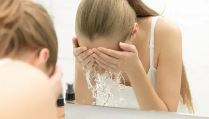 洗面奶和洁面乳有什么区别 洗面奶和洁面乳有什么不同