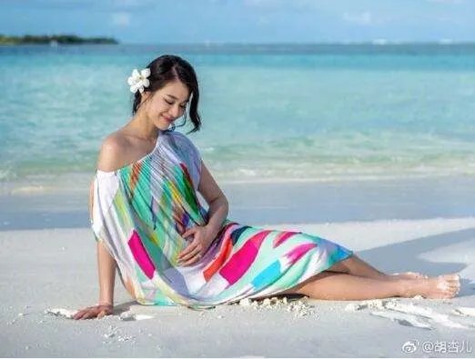 胡杏儿挺大肚工作老公投诉了吗?