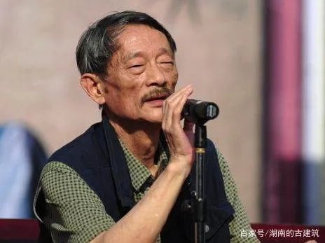 上课布鞋、二郎腿被称当代“扫地僧”的人是谁?