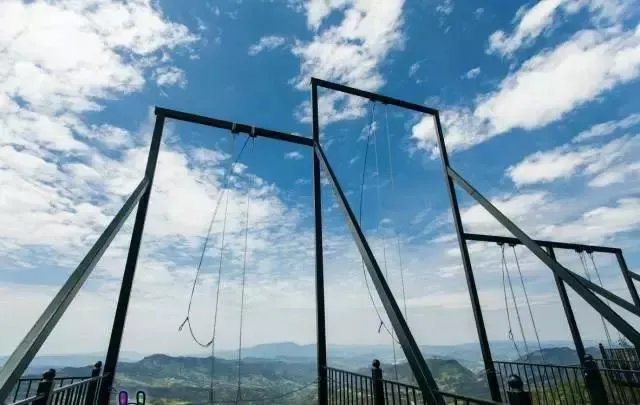 重庆现高80米吓破胆的“天空悬廊”是怎么建的?