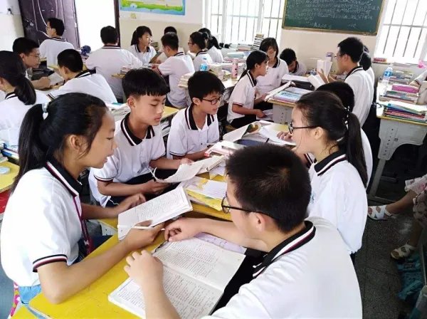 人大代表建议将高中生22点就寝写入法律,现在高中生的就寝时间如何?