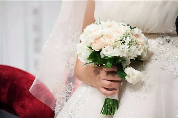 那些不办婚礼的姑娘,会后悔吗?