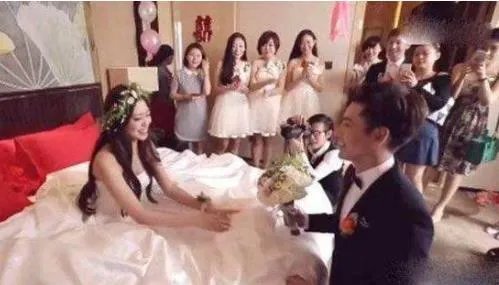 魏哲鸣老婆王岚结婚照：魏哲鸣个人资料简介