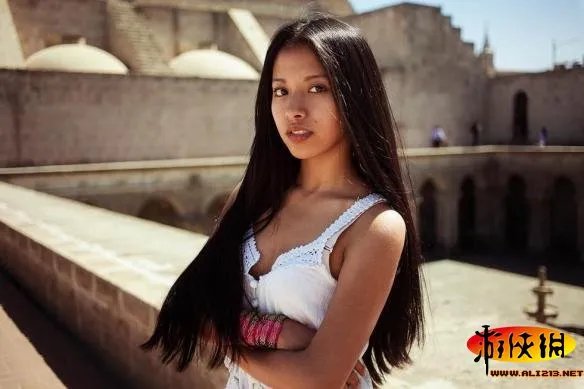 世界美女地图:罗马尼亚29岁女子穷游37国专拍正妹