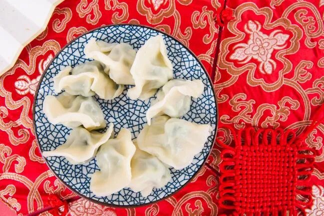 冬至吃饺子图片最漂亮 关于冬至吃饺子的照片好看