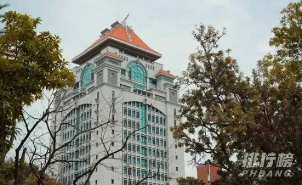 中国最美的十所大学排名_全国最美大学排名最新