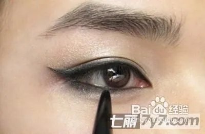 单眼皮女生怎么画眼妆