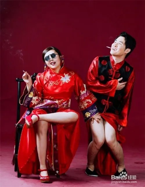 超女纪敏佳结婚了,太着急结婚照没修就发出来了