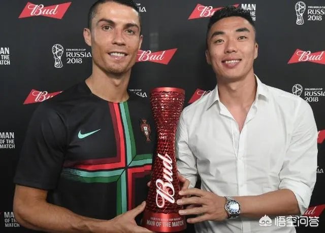 赵旭日代表中国男足颁奖给C罗，又穿上梅西球衣支持阿根廷，你是怎么样看的？