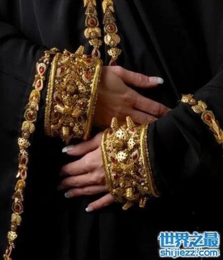 卡塔尔和迪拜哪个有钱,给迪拜100年都不及卡塔尔