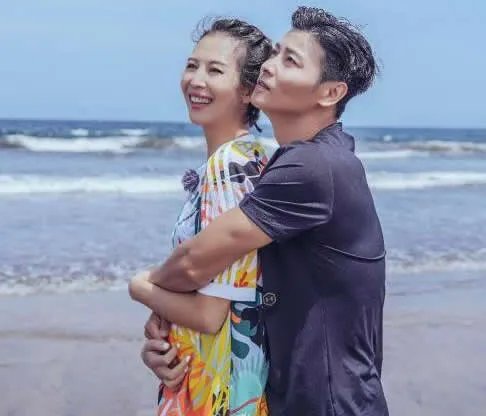 蔡少芬孕肚照曝光（组图）