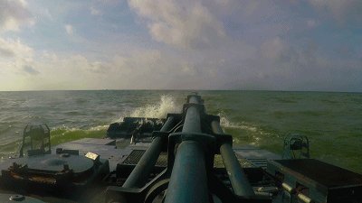 中国05式两栖步战车在海里时是否可以开炮?性能怎么样?