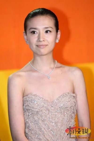 林更新甩女友恋周冬雨 盘点不厚道玩劈腿明星