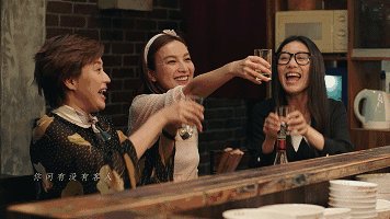 什么情况?一早起来朋友圈都是18岁自拍!别发了好丑……