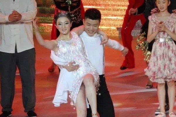 舞台失误在所难免,明星在舞台上失误后应如何挽救?