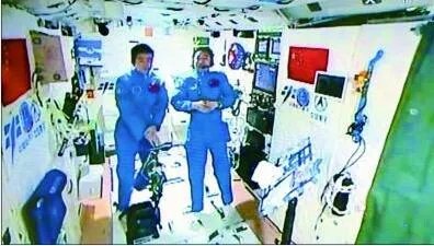 神舟11号将返 景海鹏陈冬今日回家