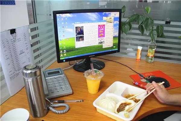 早餐自提柜一天收入近万元,你觉得这是个好商机吗?