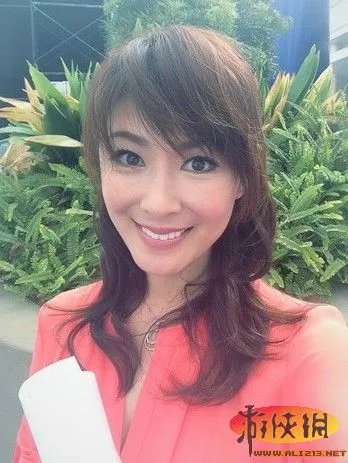 日本选美冠军山田佳子爆红网络 49岁童颜依旧