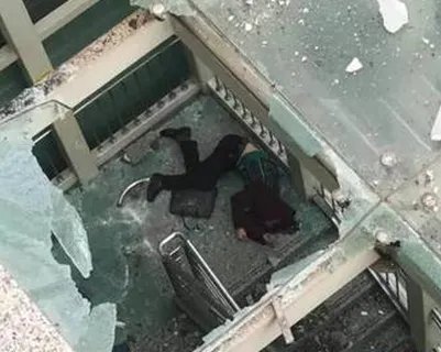 女司机将油门当刹车撞死人被拘是怎么回事？