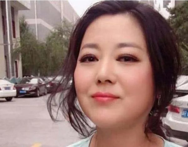 王茜华:演农村剧走红,为拍戏整容200次,今50岁现状如何?