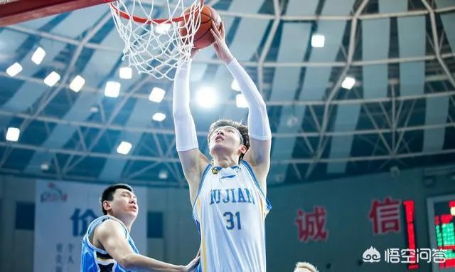 北京76-83惨遭福建大逆转，王哲林18+18，北京止步13连胜，如何评价这场比赛？