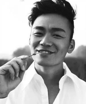 国字脸男士适合留什么发型?