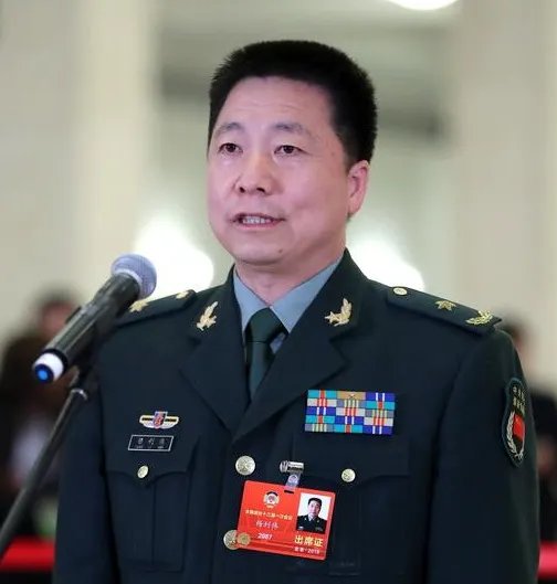 中国将在什么时候开展第三批航天员选拔?