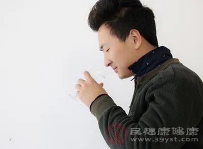 喝酒的危害 经常喝它小心患上癌症