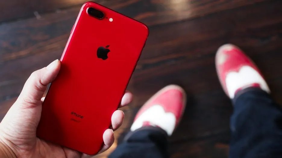 中毒已深 iPhone 8红色版真机上手图赏