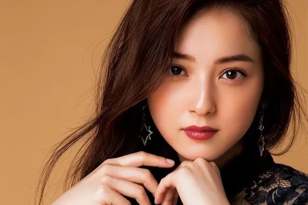 佐佐木希拒绝离婚,为什么她身边很多人劝她离婚?