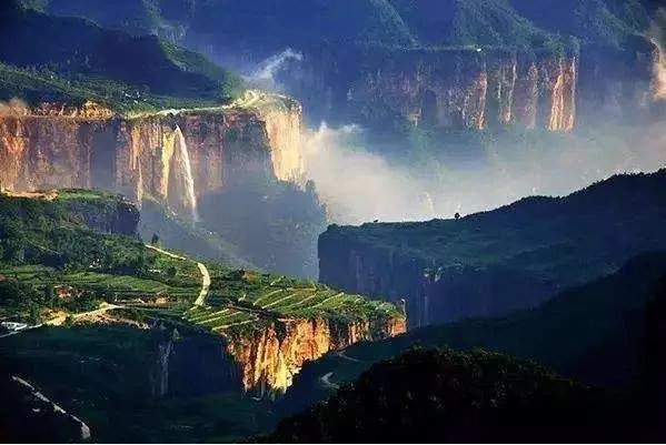 位于河南的太行山区的郭亮隧道,是怎样建成的?
