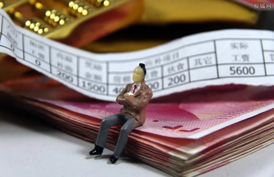 学生分摊外教工资 外教年薪由学生负担是否合理？