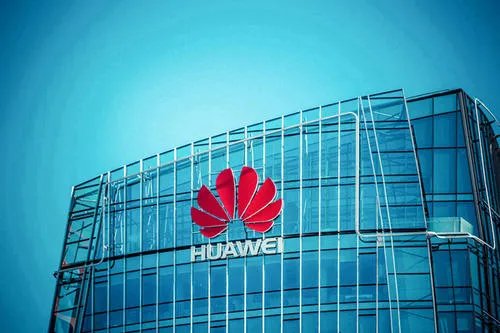 苹果发布会后，为什么众网友会说“之前特朗普给华为打广告，现在苹果给华为打广告”？