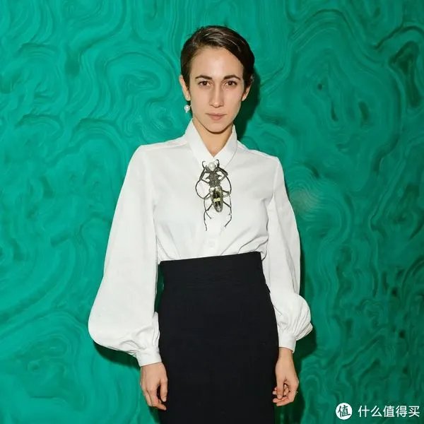 女士胸针怎么佩戴