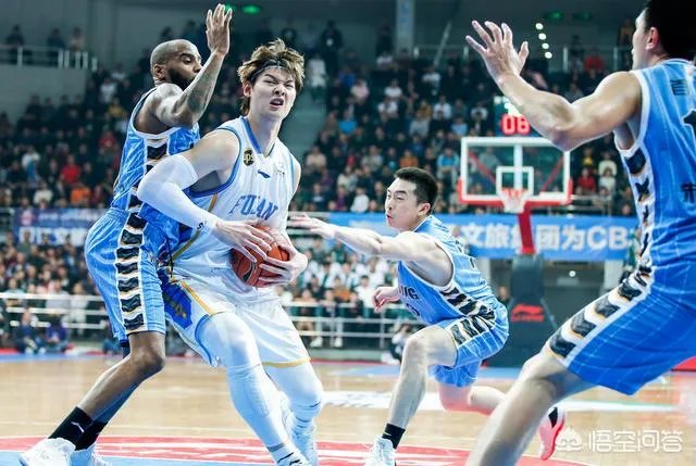 北京76-83惨遭福建大逆转，王哲林18+18，北京止步13连胜，如何评价这场比赛？