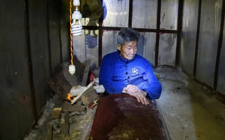 孤寡老人花26万修活人墓是怎么回事？