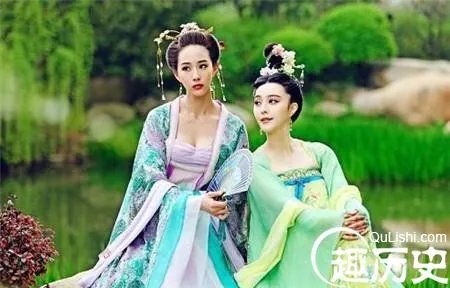 想与丫鬟偷欢 结果竟然被夫人灌了一肚子尿