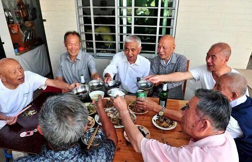 三亚老年公寓包吃包住是真的吗