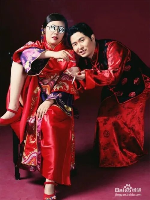 超女纪敏佳结婚了,太着急结婚照没修就发出来了