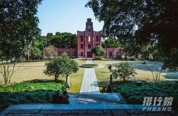中国最美的十所大学排名_全国最美大学排名最新