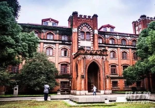 中国最美的十所大学排名_全国最美大学排名最新