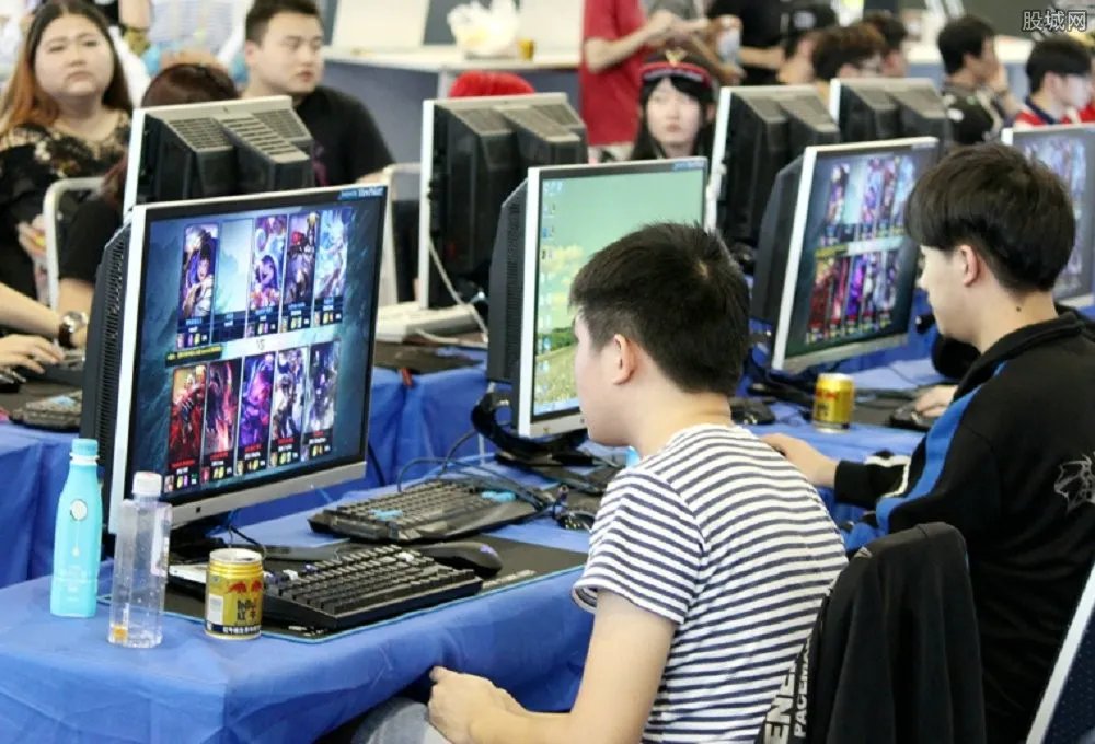yy国王多少钱一个月？yy国王的身份像征