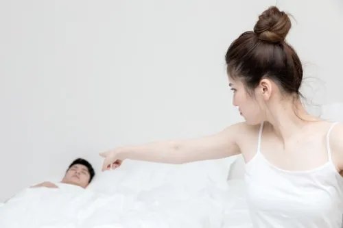 夫妻没有感情的七个表现 两夫妻感情不好怎么办
