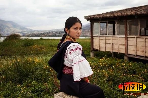 世界美女地图:罗马尼亚29岁女子穷游37国专拍正妹