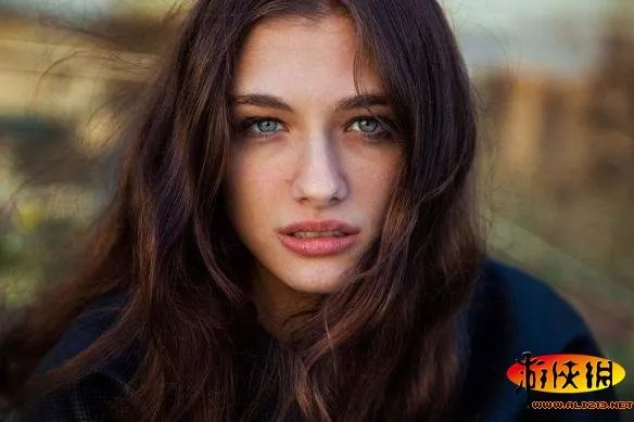 世界美女地图:罗马尼亚29岁女子穷游37国专拍正妹