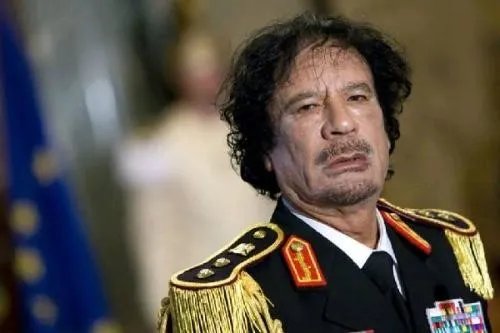 卡扎菲儿子挥金如土,开车逆行无人敢管,他最后是什么下场?