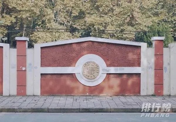 中国最美的十所大学排名_全国最美大学排名最新