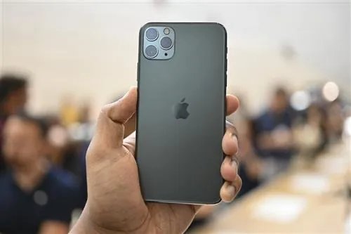 iPhone12首批货已售罄，为何人们嘴上说不买却买了？