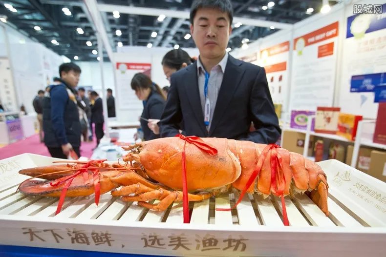 办满月宴龙虾被换 龙虾变成九节虾酒店赔偿方案未定
