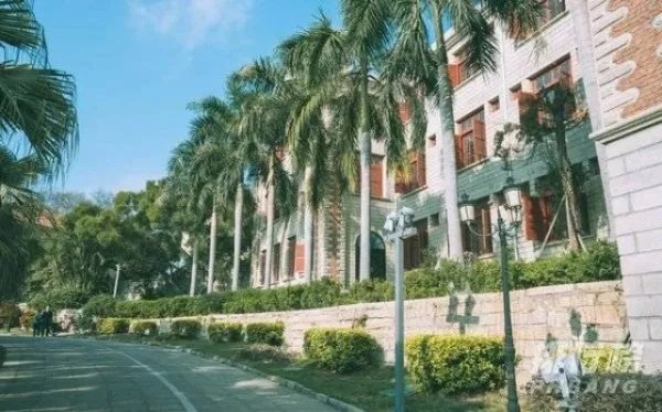中国最美的十所大学排名_全国最美大学排名最新